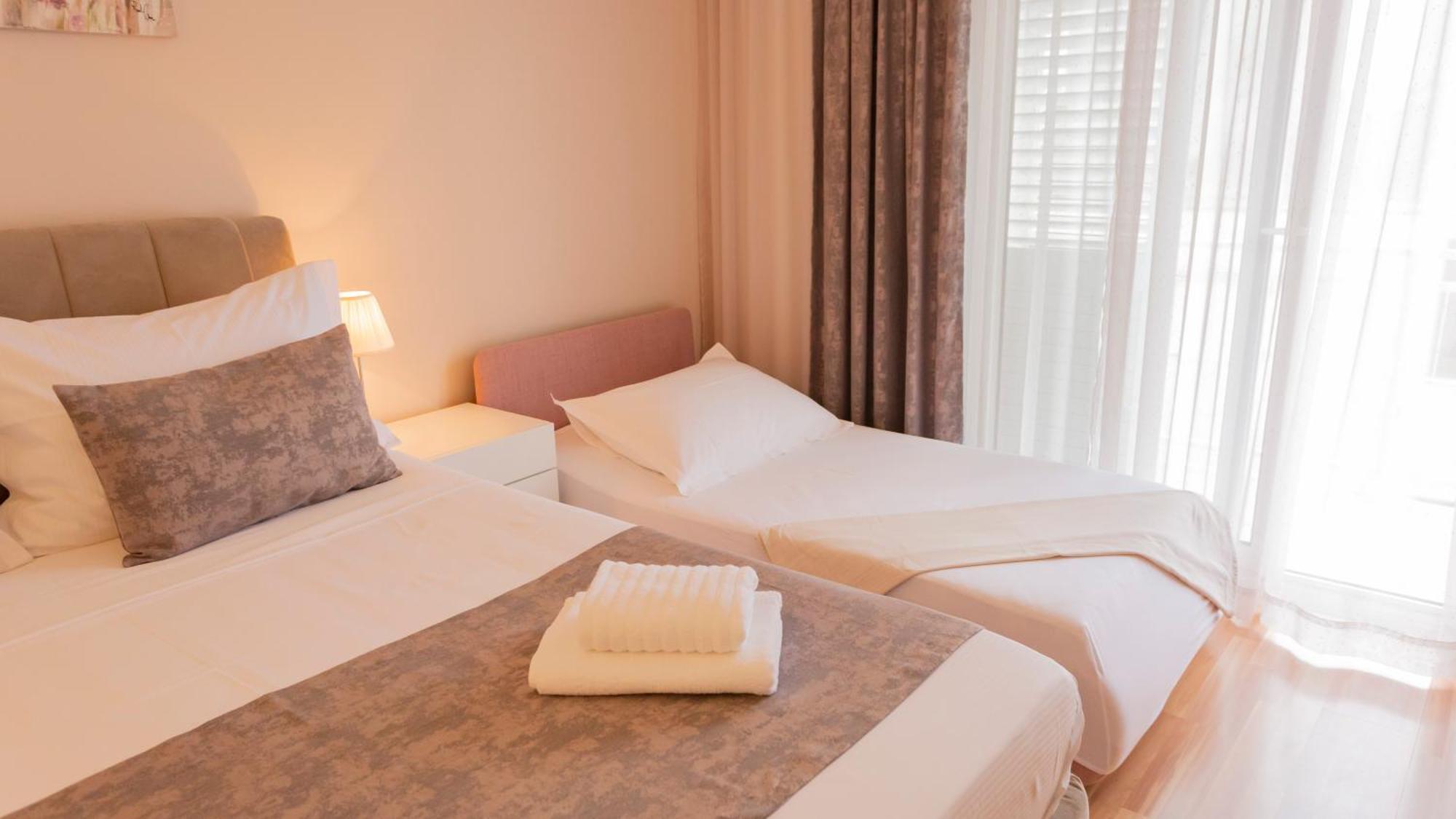Baska Voda Apartments - Steps From The Beach, Free Parking, Central Location Екстериор снимка