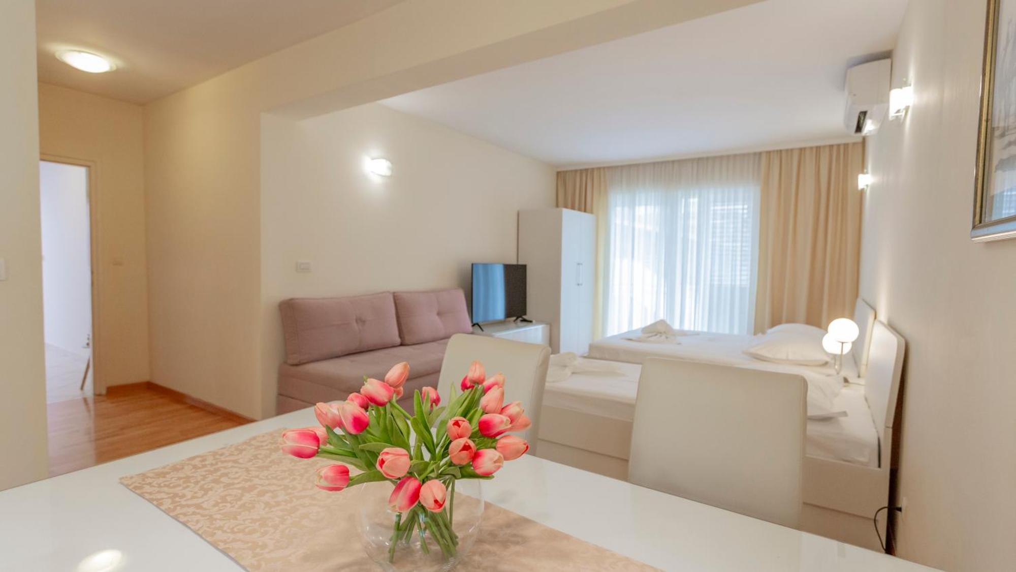Baska Voda Apartments - Steps From The Beach, Free Parking, Central Location Екстериор снимка