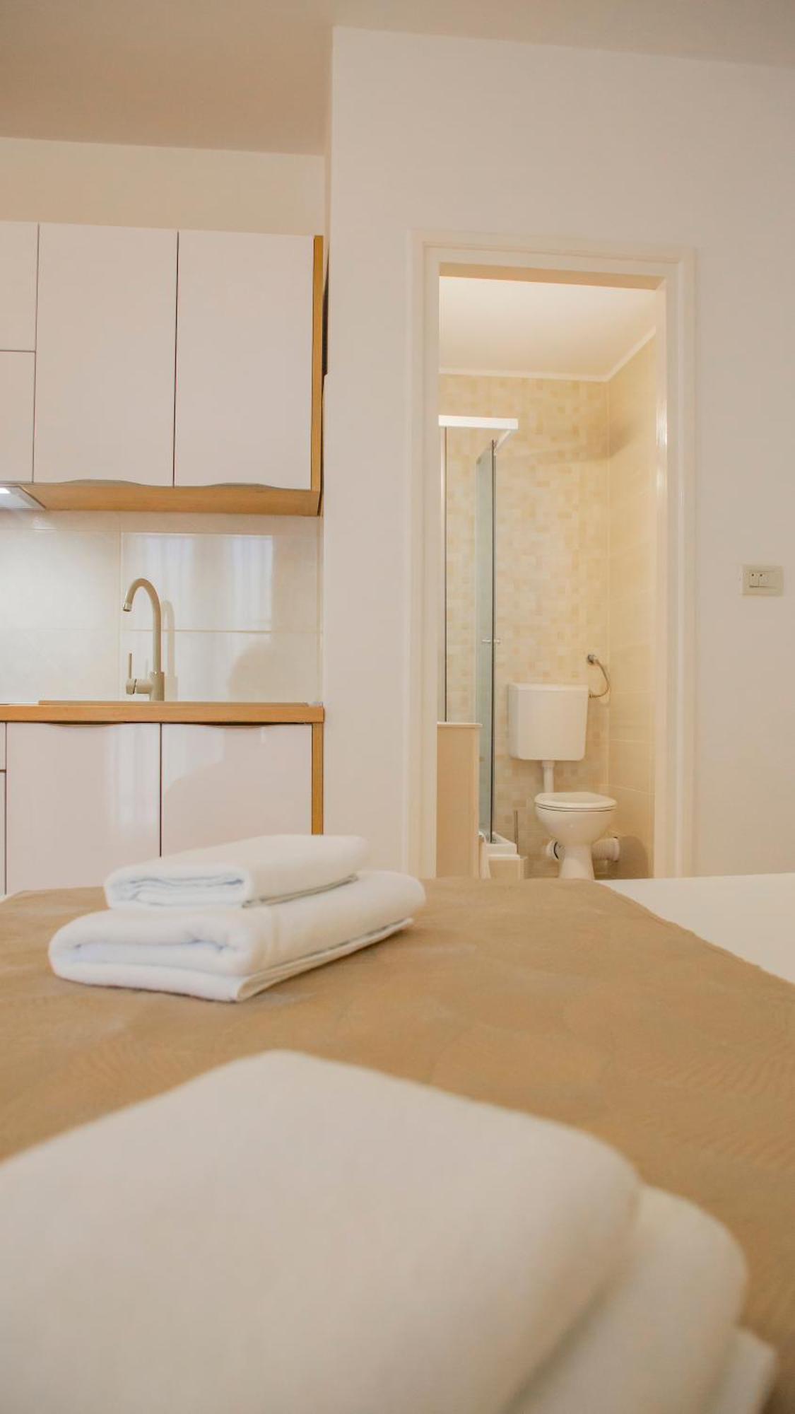 Baska Voda Apartments - Steps From The Beach, Free Parking, Central Location Екстериор снимка