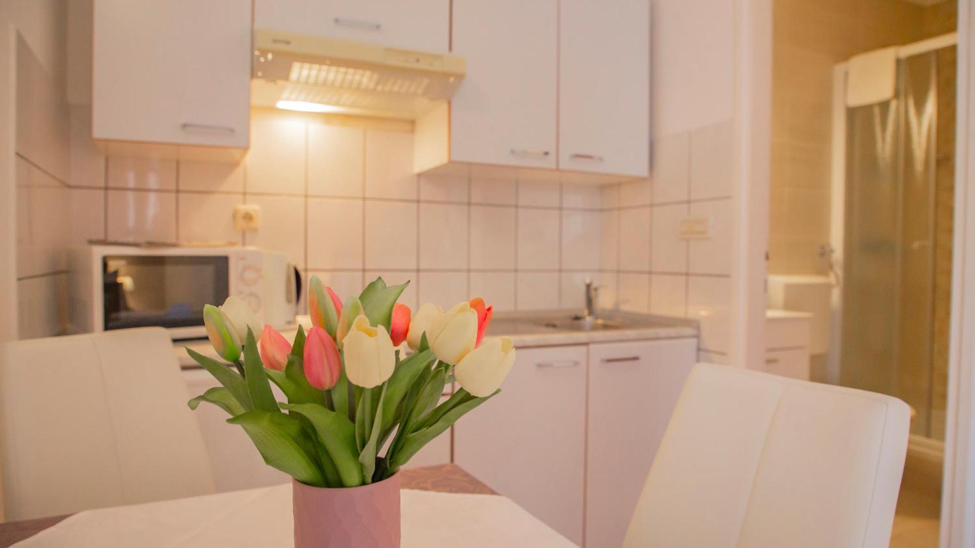Baska Voda Apartments - Steps From The Beach, Free Parking, Central Location Екстериор снимка