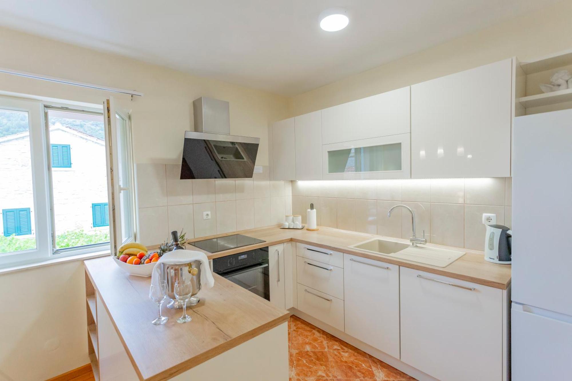 Baska Voda Apartments - Steps From The Beach, Free Parking, Central Location Екстериор снимка