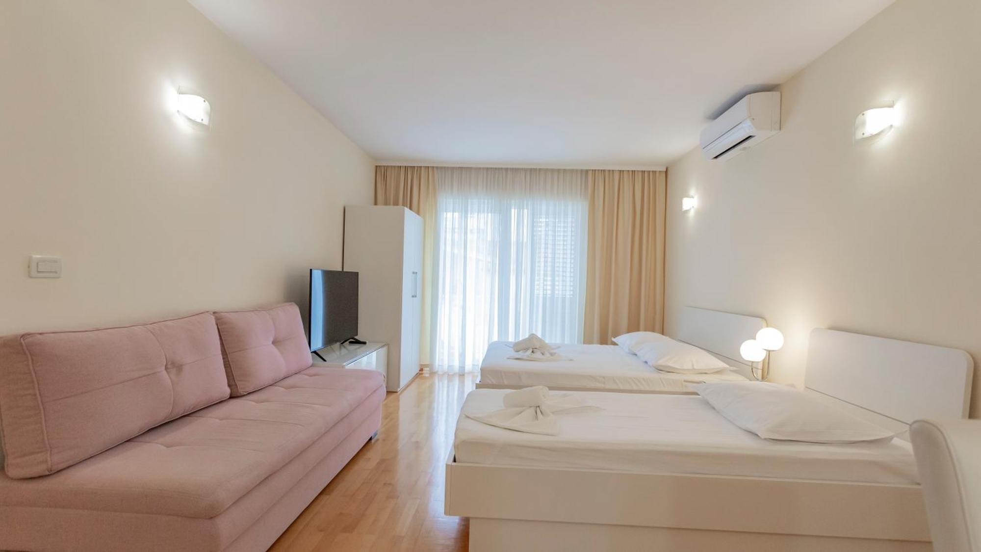 Baska Voda Apartments - Steps From The Beach, Free Parking, Central Location Екстериор снимка