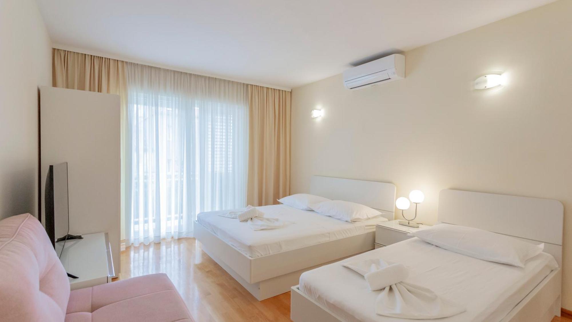 Baska Voda Apartments - Steps From The Beach, Free Parking, Central Location Екстериор снимка
