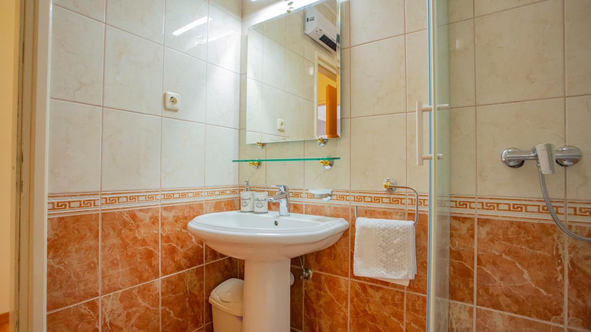 Baska Voda Apartments - Steps From The Beach, Free Parking, Central Location Екстериор снимка