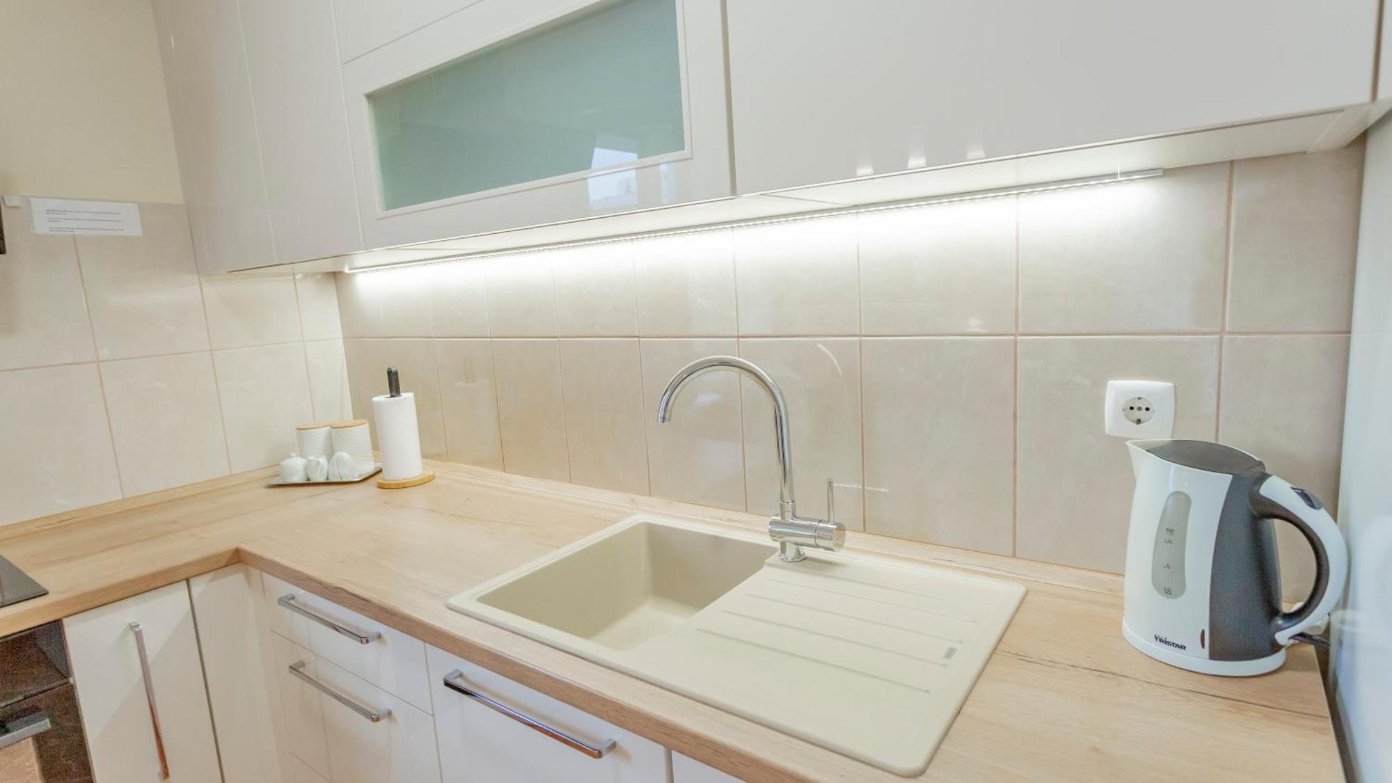 Baska Voda Apartments - Steps From The Beach, Free Parking, Central Location Екстериор снимка