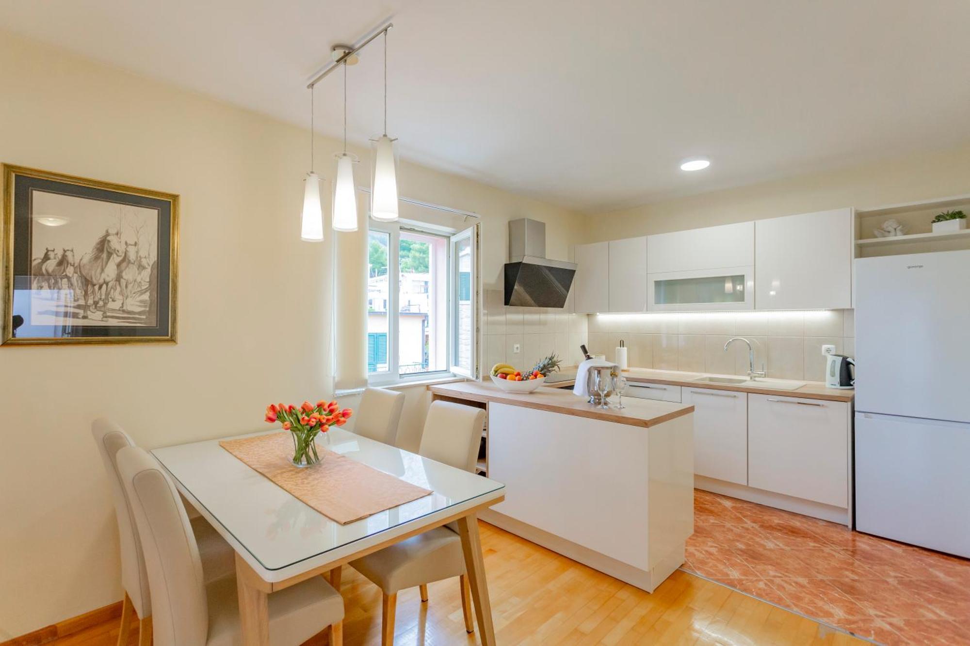 Baska Voda Apartments - Steps From The Beach, Free Parking, Central Location Екстериор снимка