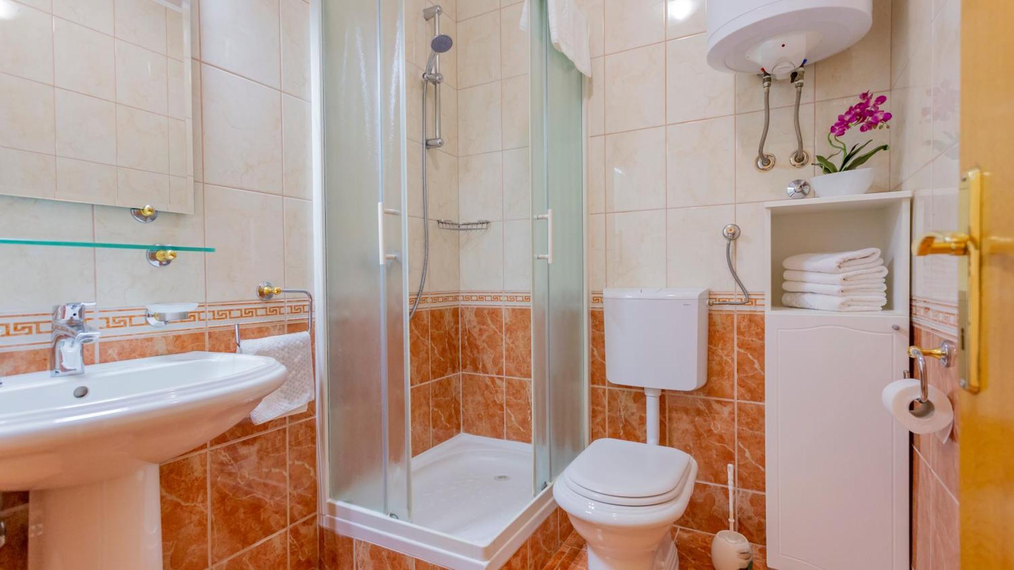 Baska Voda Apartments - Steps From The Beach, Free Parking, Central Location Екстериор снимка