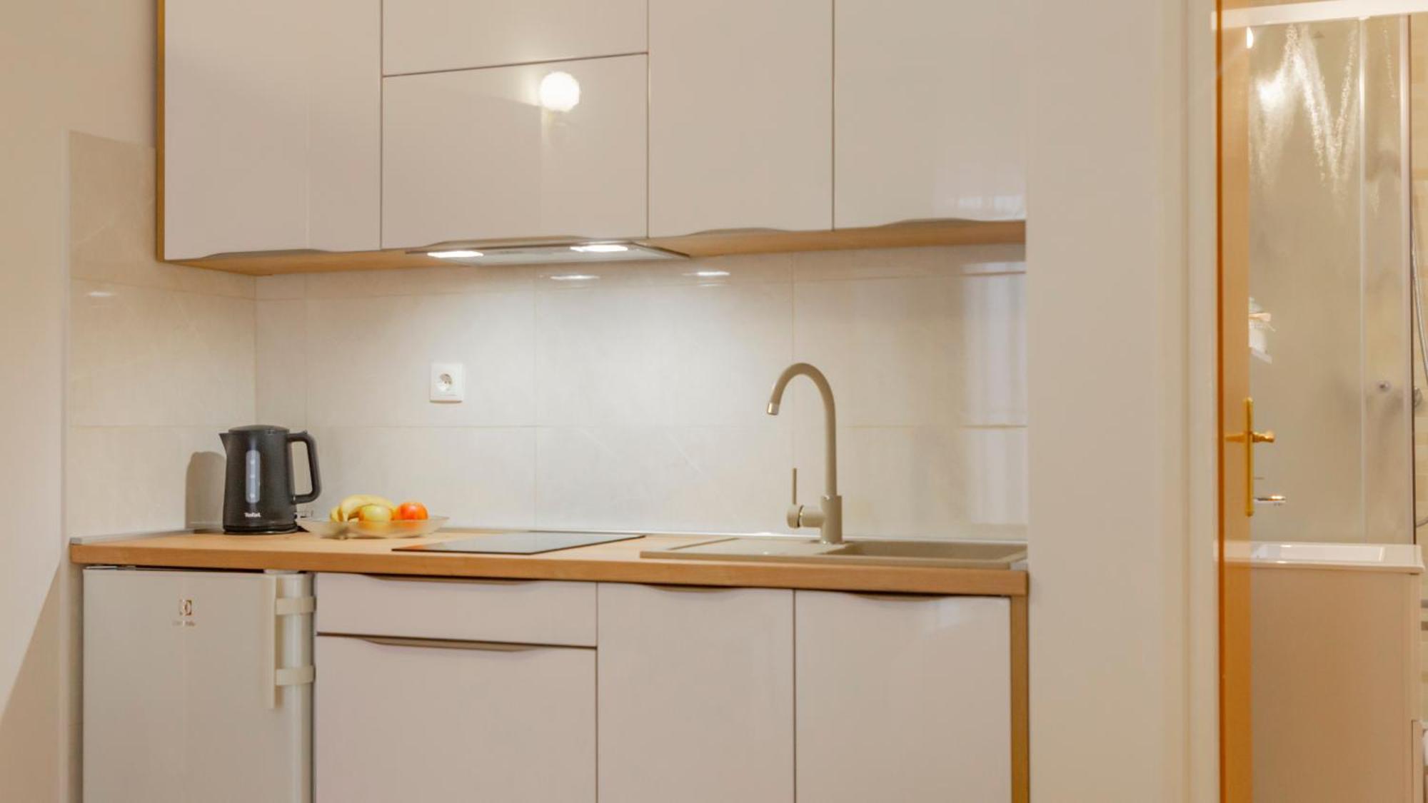 Baska Voda Apartments - Steps From The Beach, Free Parking, Central Location Екстериор снимка