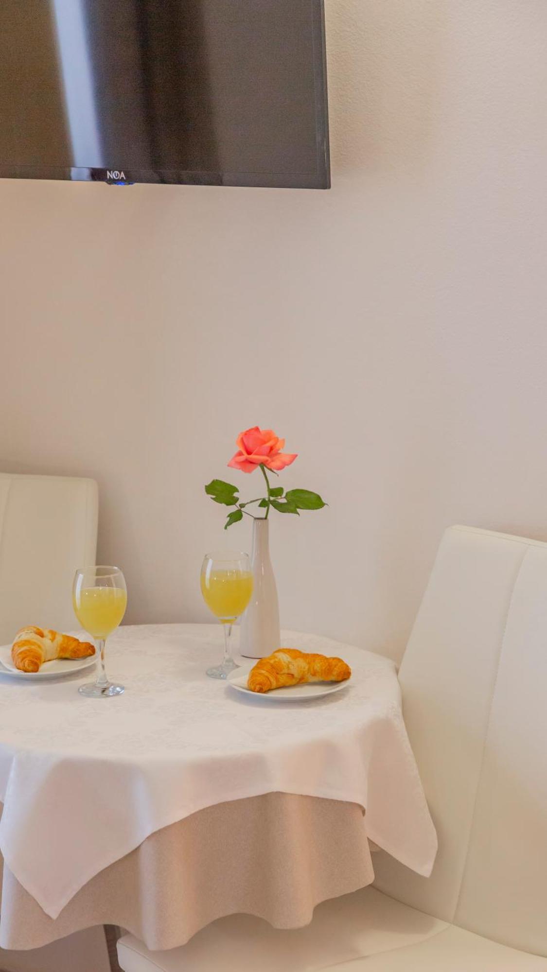 Baska Voda Apartments - Steps From The Beach, Free Parking, Central Location Екстериор снимка