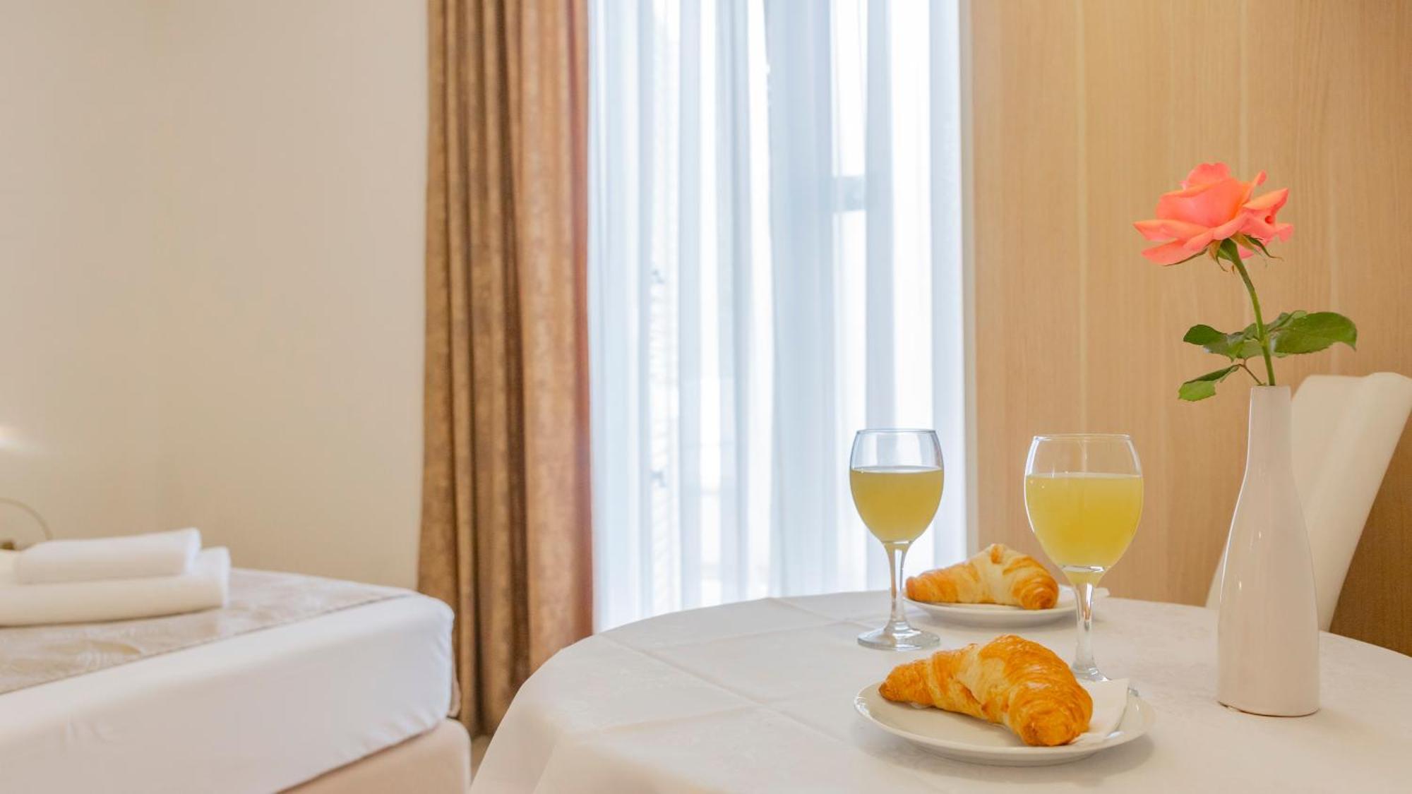 Baska Voda Apartments - Steps From The Beach, Free Parking, Central Location Екстериор снимка