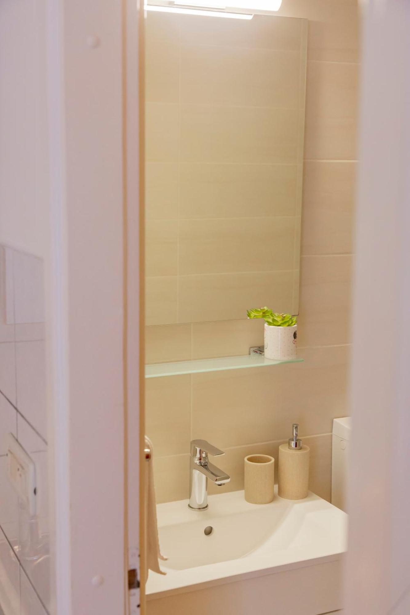 Baska Voda Apartments - Steps From The Beach, Free Parking, Central Location Екстериор снимка