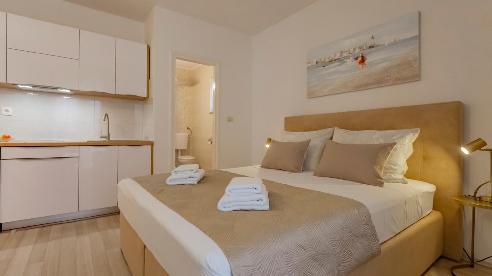 Baska Voda Apartments - Steps From The Beach, Free Parking, Central Location Екстериор снимка