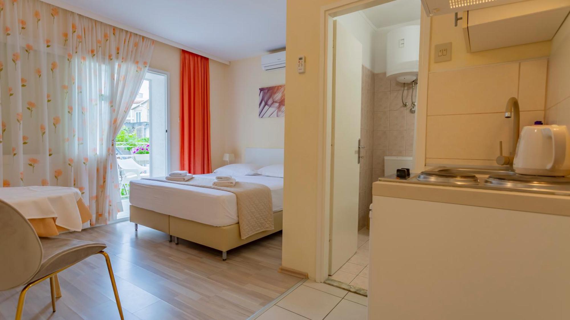 Baska Voda Apartments - Steps From The Beach, Free Parking, Central Location Екстериор снимка