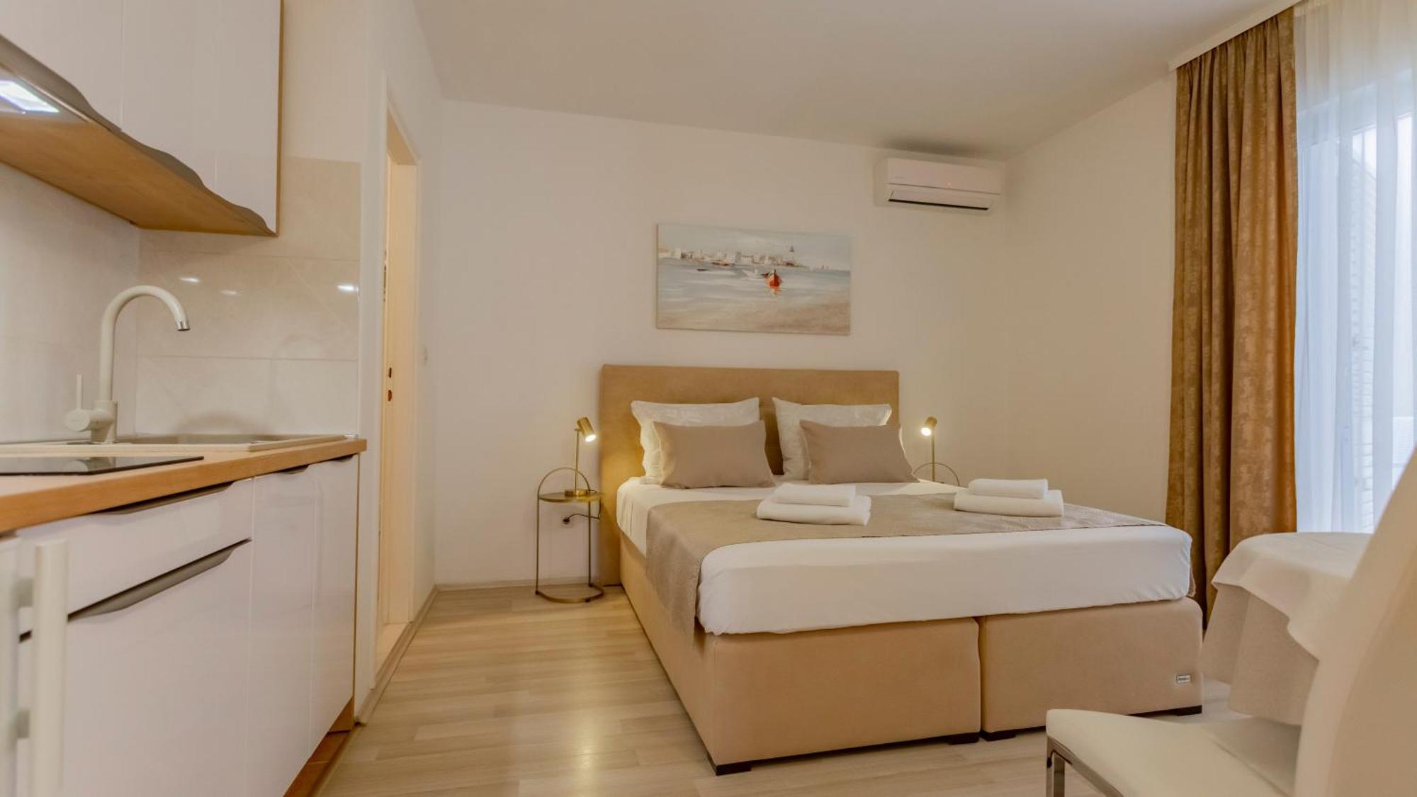 Baska Voda Apartments - Steps From The Beach, Free Parking, Central Location Екстериор снимка
