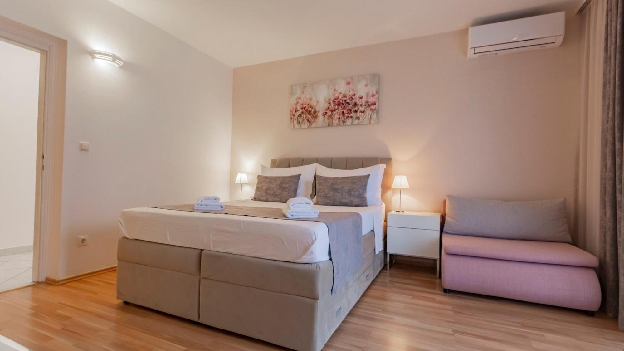 Baska Voda Apartments - Steps From The Beach, Free Parking, Central Location Екстериор снимка