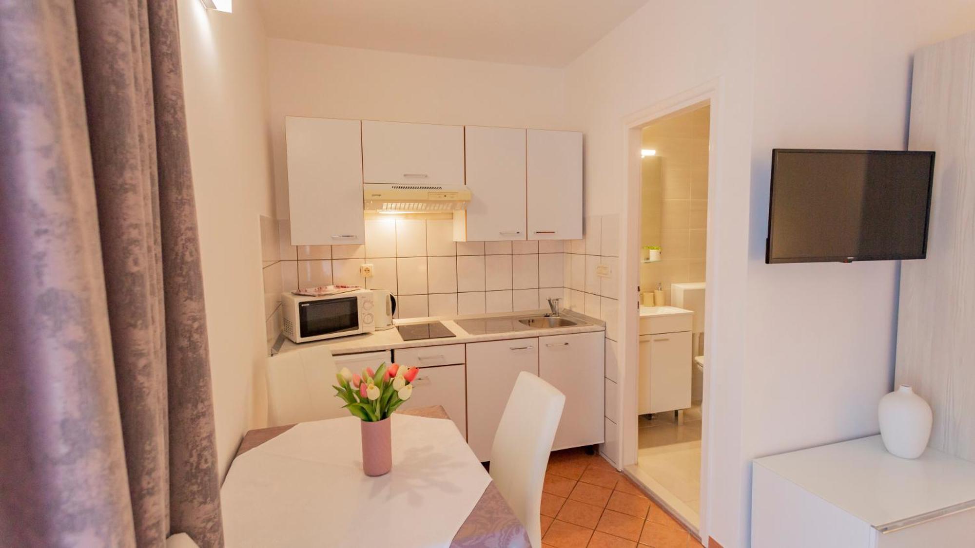 Baska Voda Apartments - Steps From The Beach, Free Parking, Central Location Екстериор снимка
