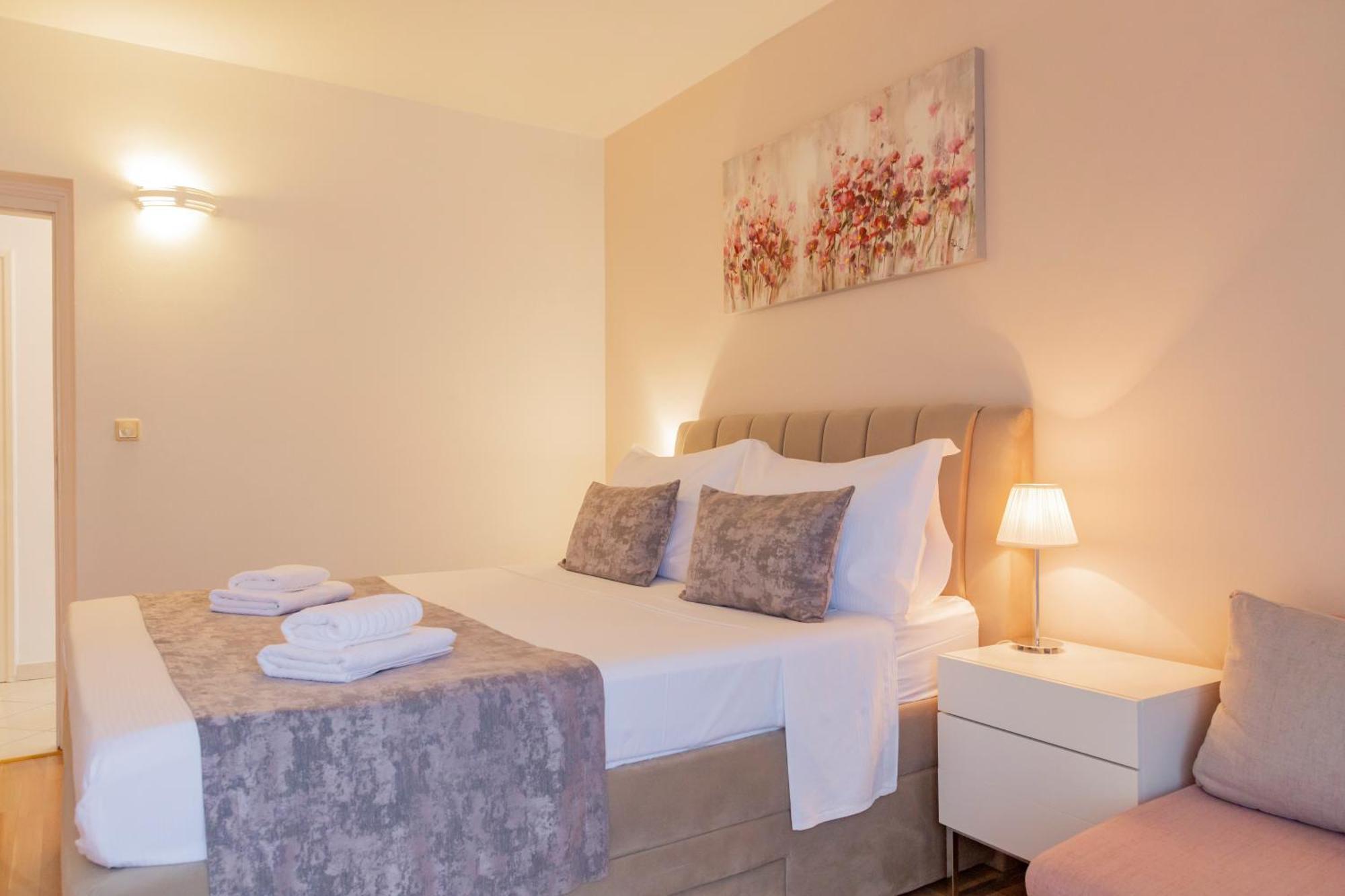 Baska Voda Apartments - Steps From The Beach, Free Parking, Central Location Екстериор снимка