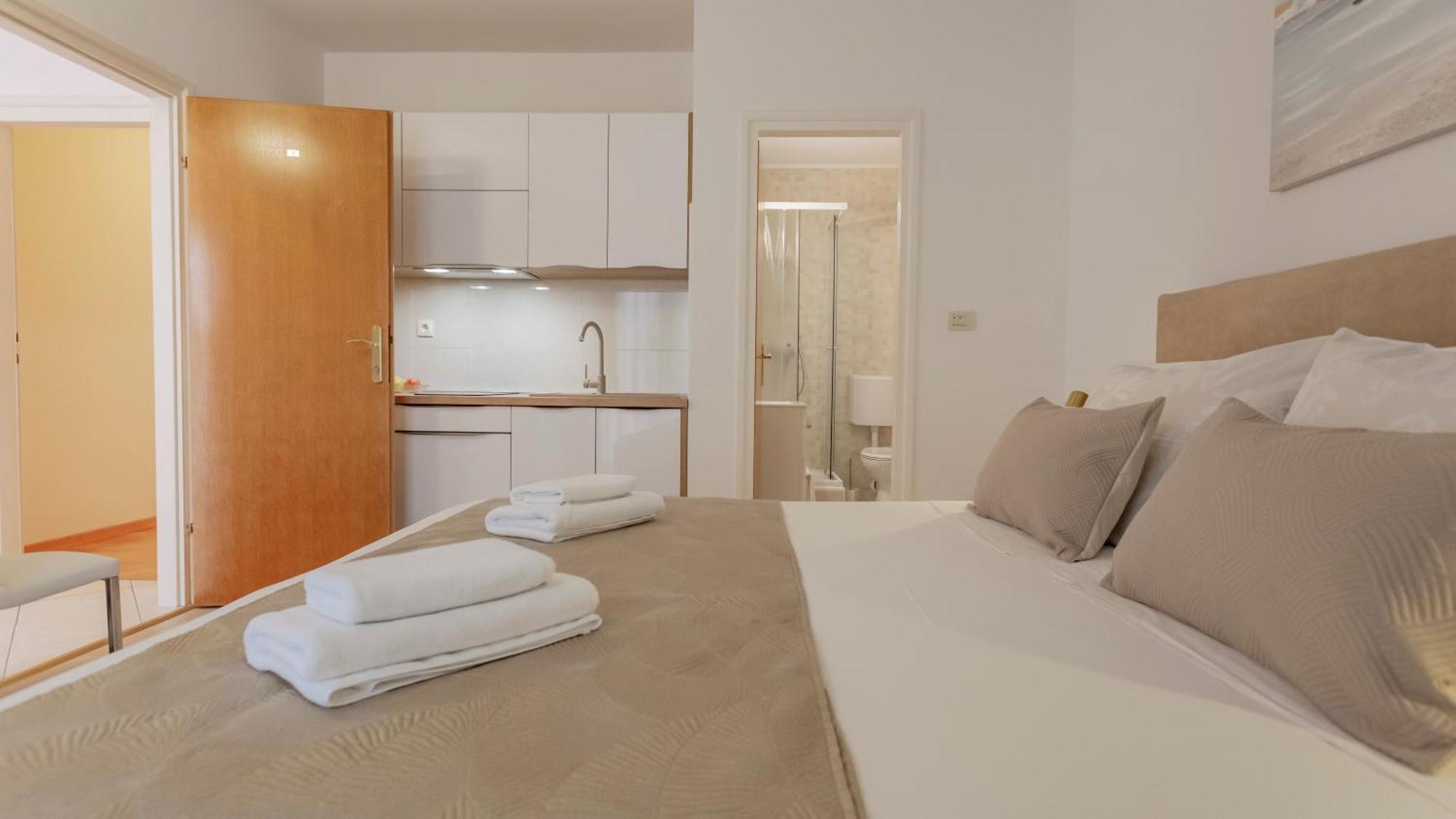 Baska Voda Apartments - Steps From The Beach, Free Parking, Central Location Екстериор снимка