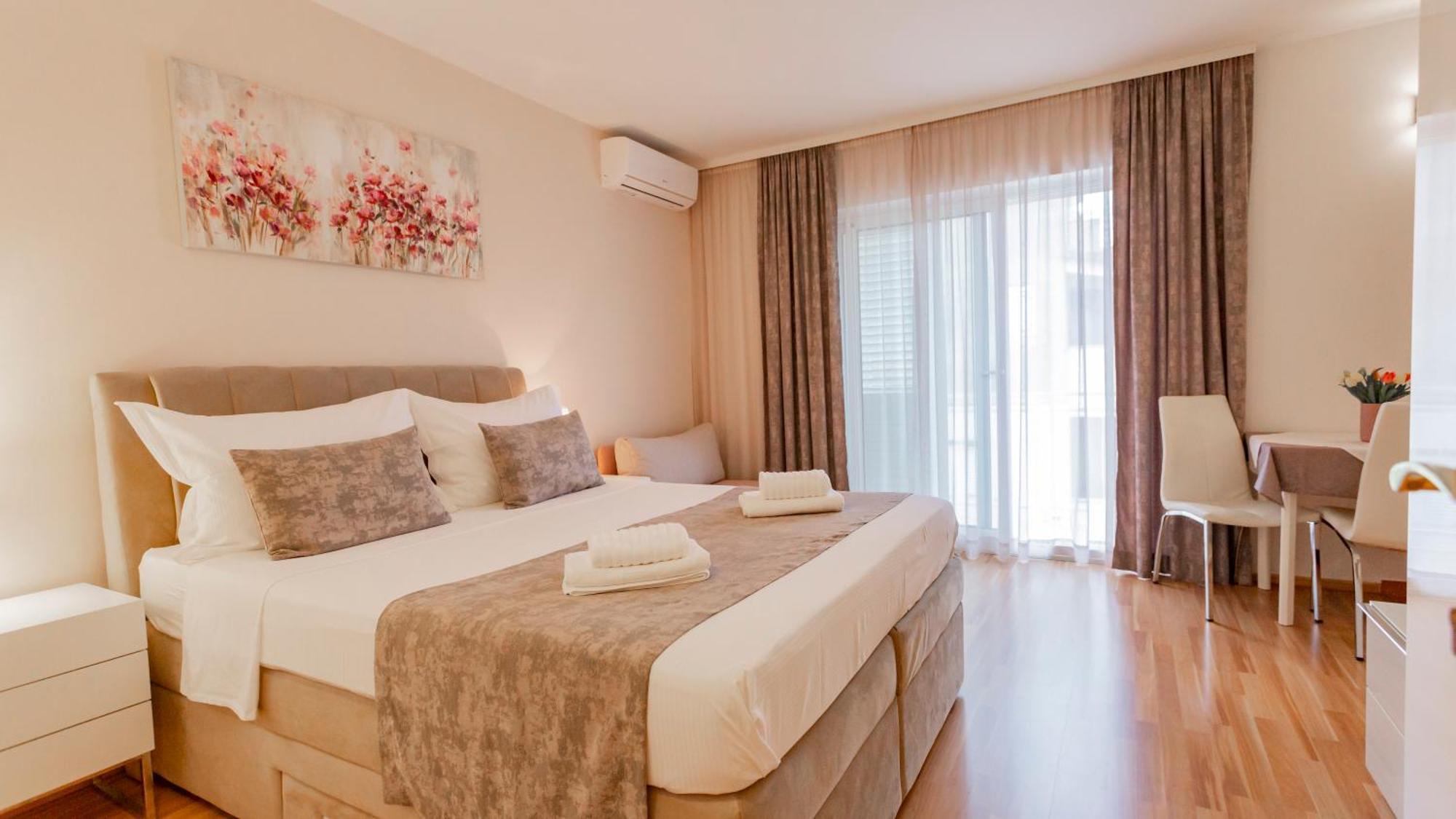 Baska Voda Apartments - Steps From The Beach, Free Parking, Central Location Екстериор снимка