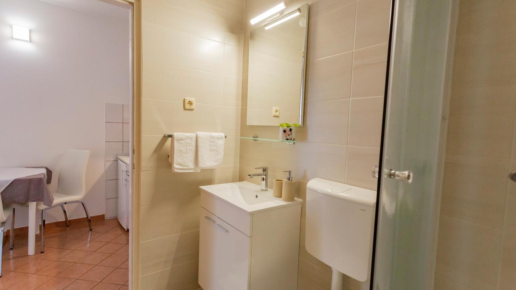Baska Voda Apartments - Steps From The Beach, Free Parking, Central Location Екстериор снимка