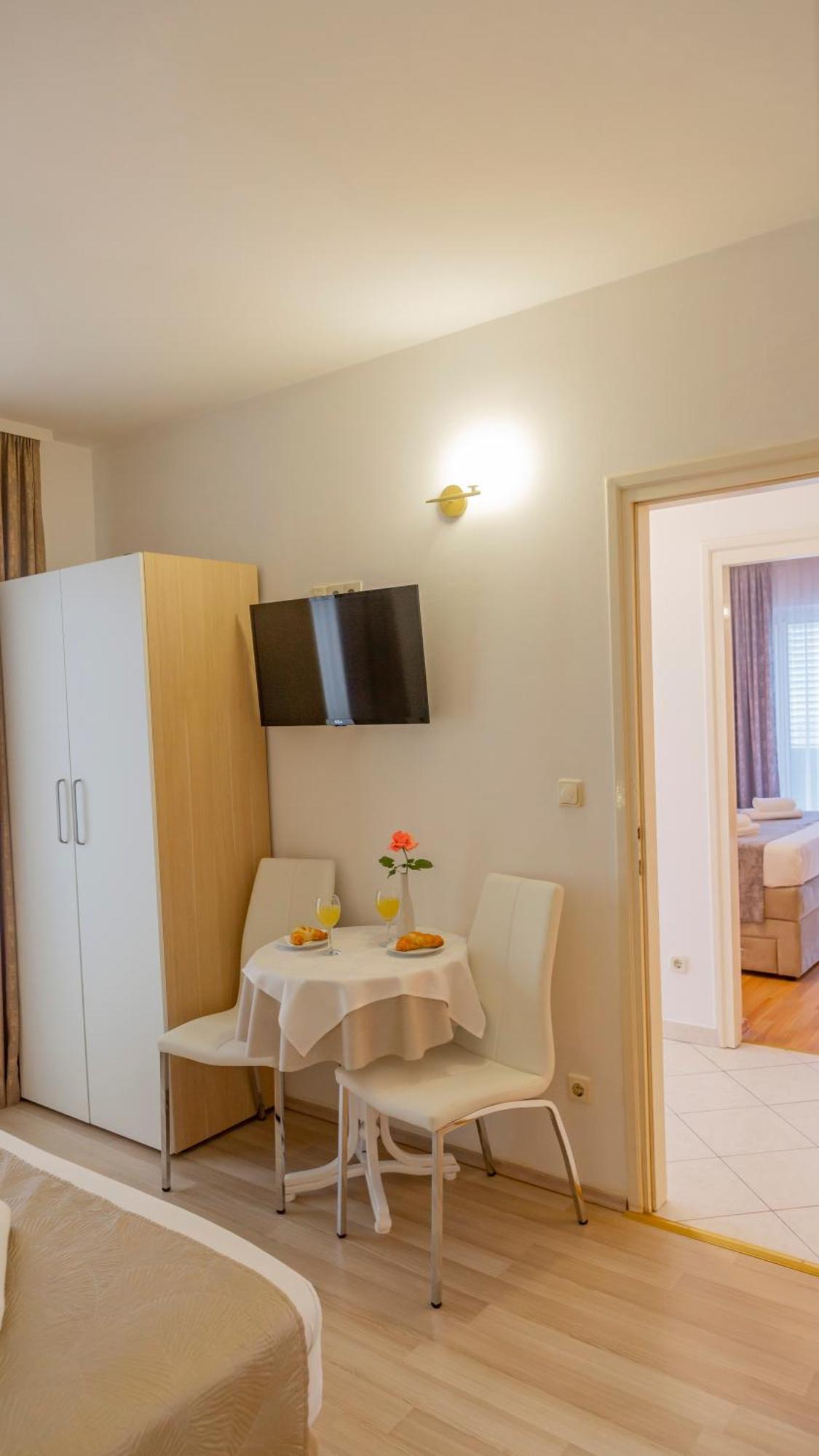 Baska Voda Apartments - Steps From The Beach, Free Parking, Central Location Екстериор снимка