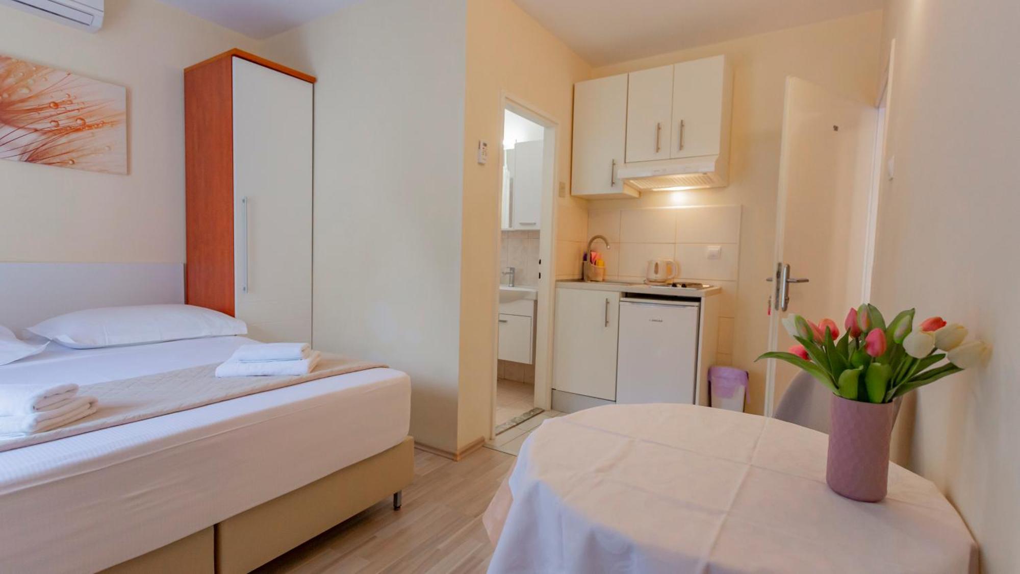 Baska Voda Apartments - Steps From The Beach, Free Parking, Central Location Екстериор снимка