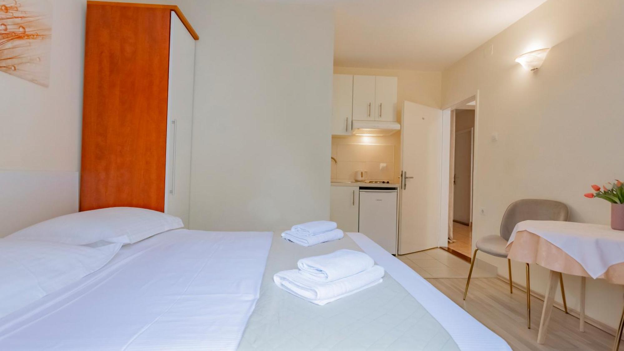 Baska Voda Apartments - Steps From The Beach, Free Parking, Central Location Екстериор снимка