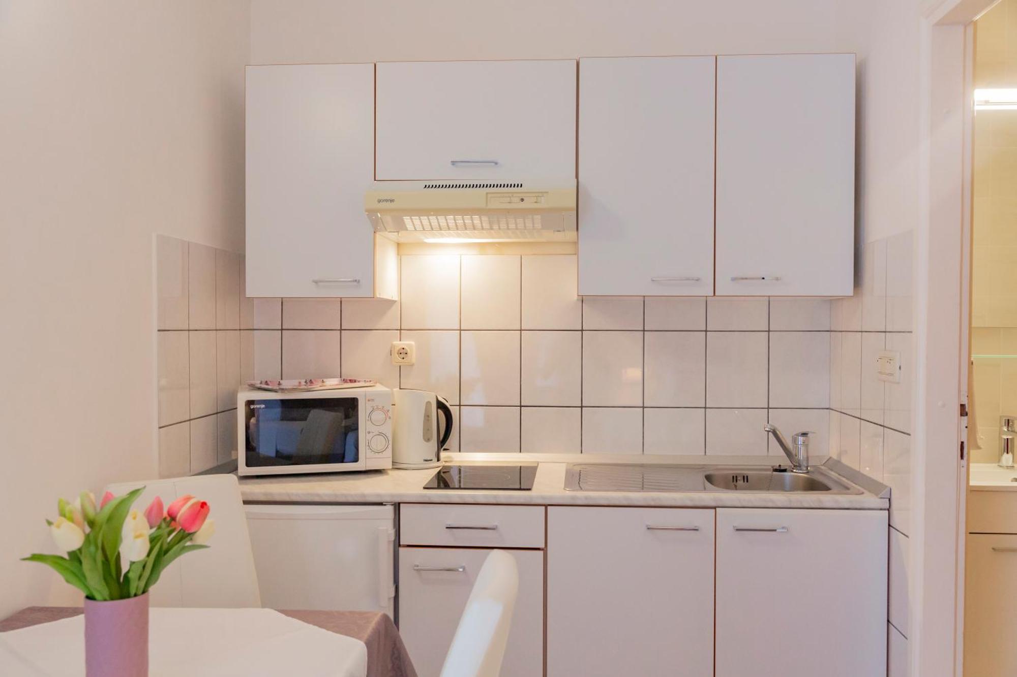 Baska Voda Apartments - Steps From The Beach, Free Parking, Central Location Екстериор снимка