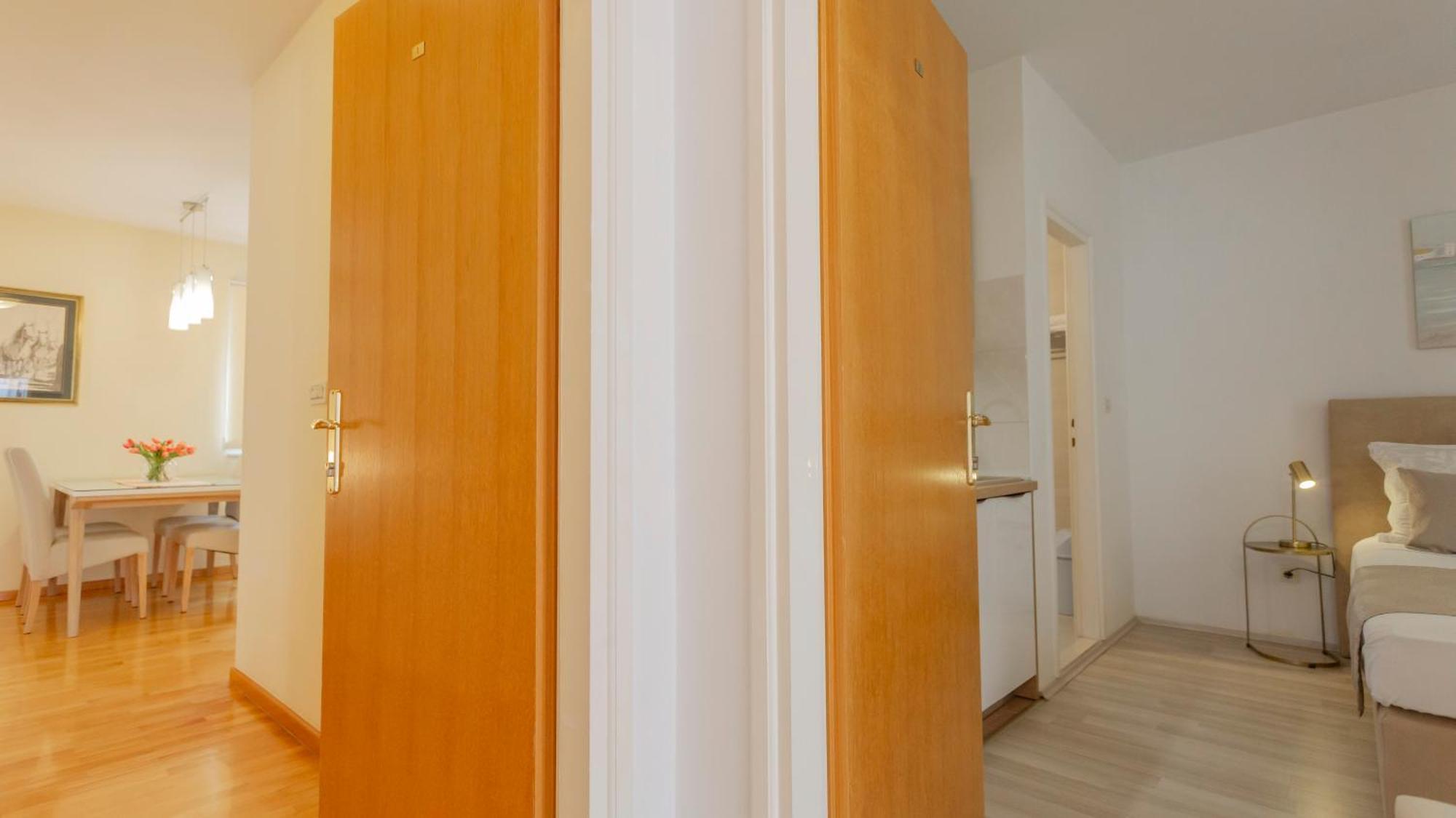 Baska Voda Apartments - Steps From The Beach, Free Parking, Central Location Екстериор снимка