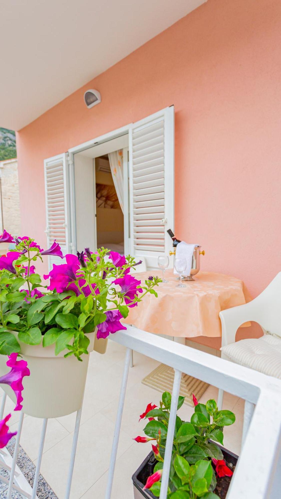 Baska Voda Apartments - Steps From The Beach, Free Parking, Central Location Екстериор снимка