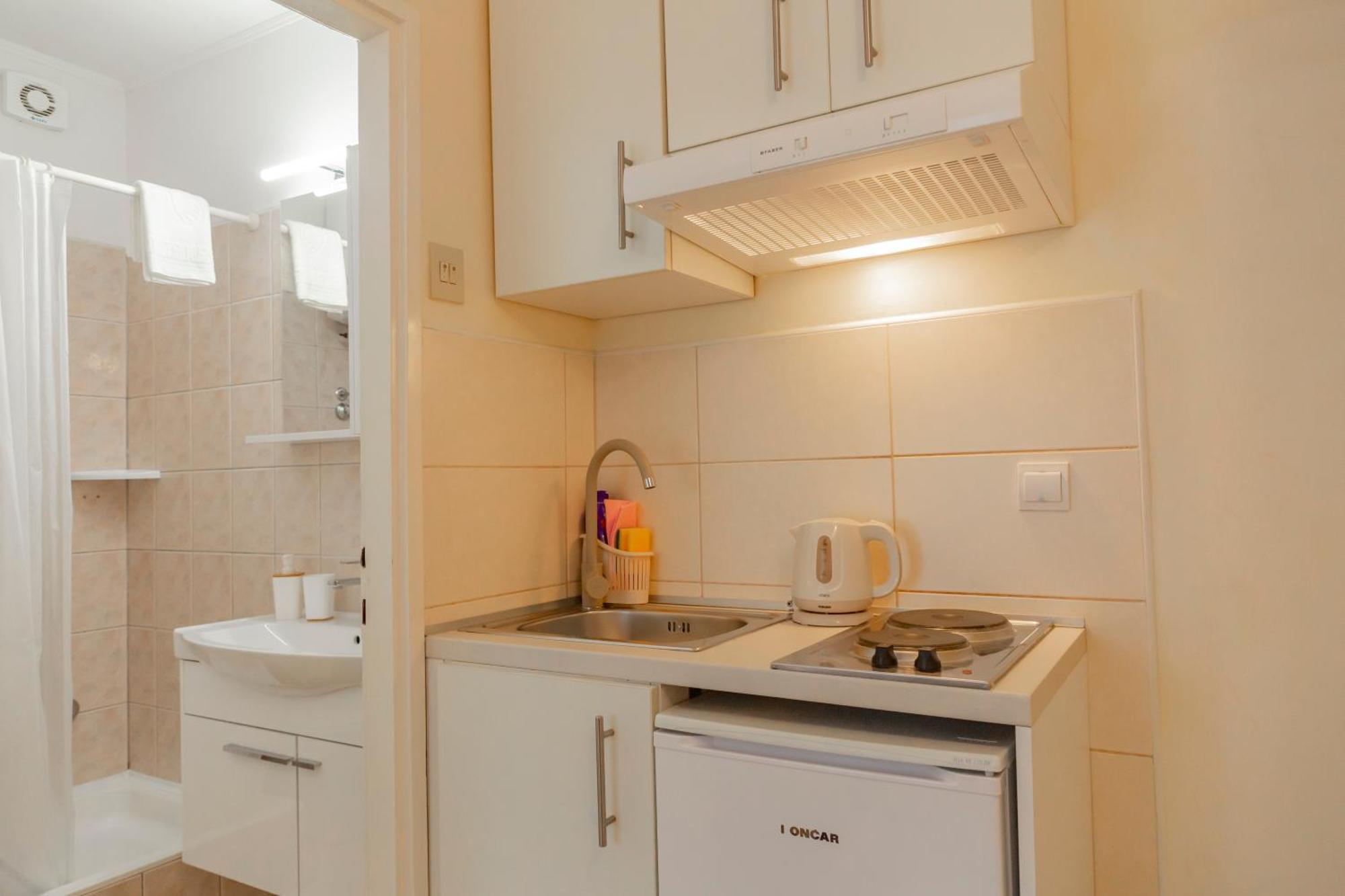 Baska Voda Apartments - Steps From The Beach, Free Parking, Central Location Екстериор снимка