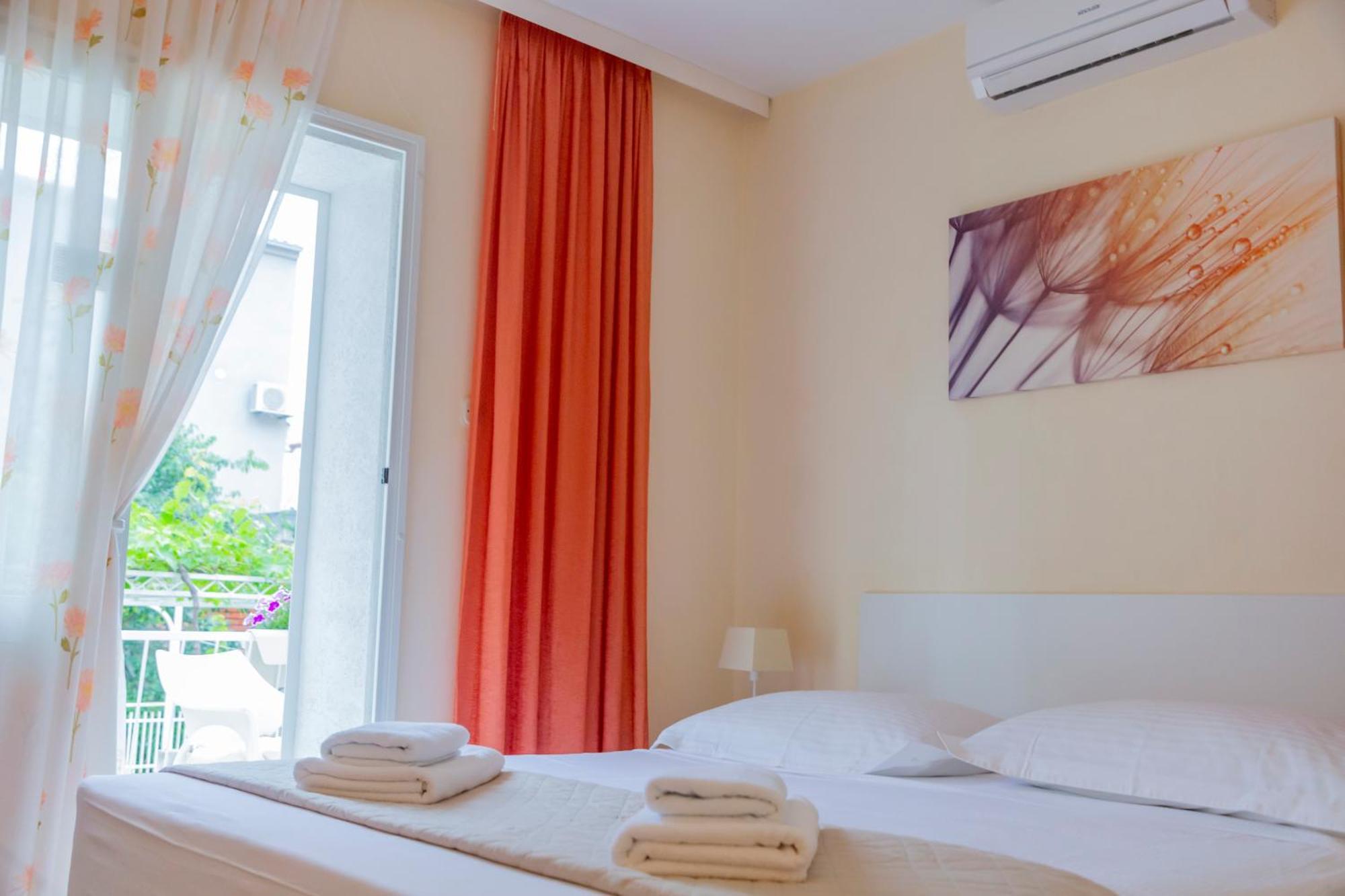 Baska Voda Apartments - Steps From The Beach, Free Parking, Central Location Екстериор снимка