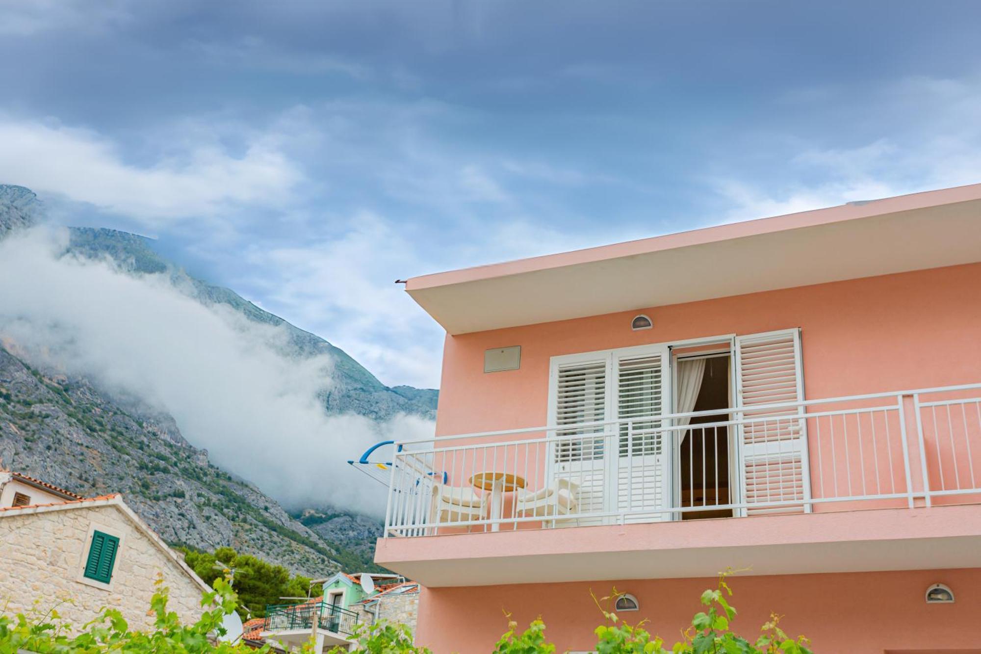 Baska Voda Apartments - Steps From The Beach, Free Parking, Central Location Екстериор снимка