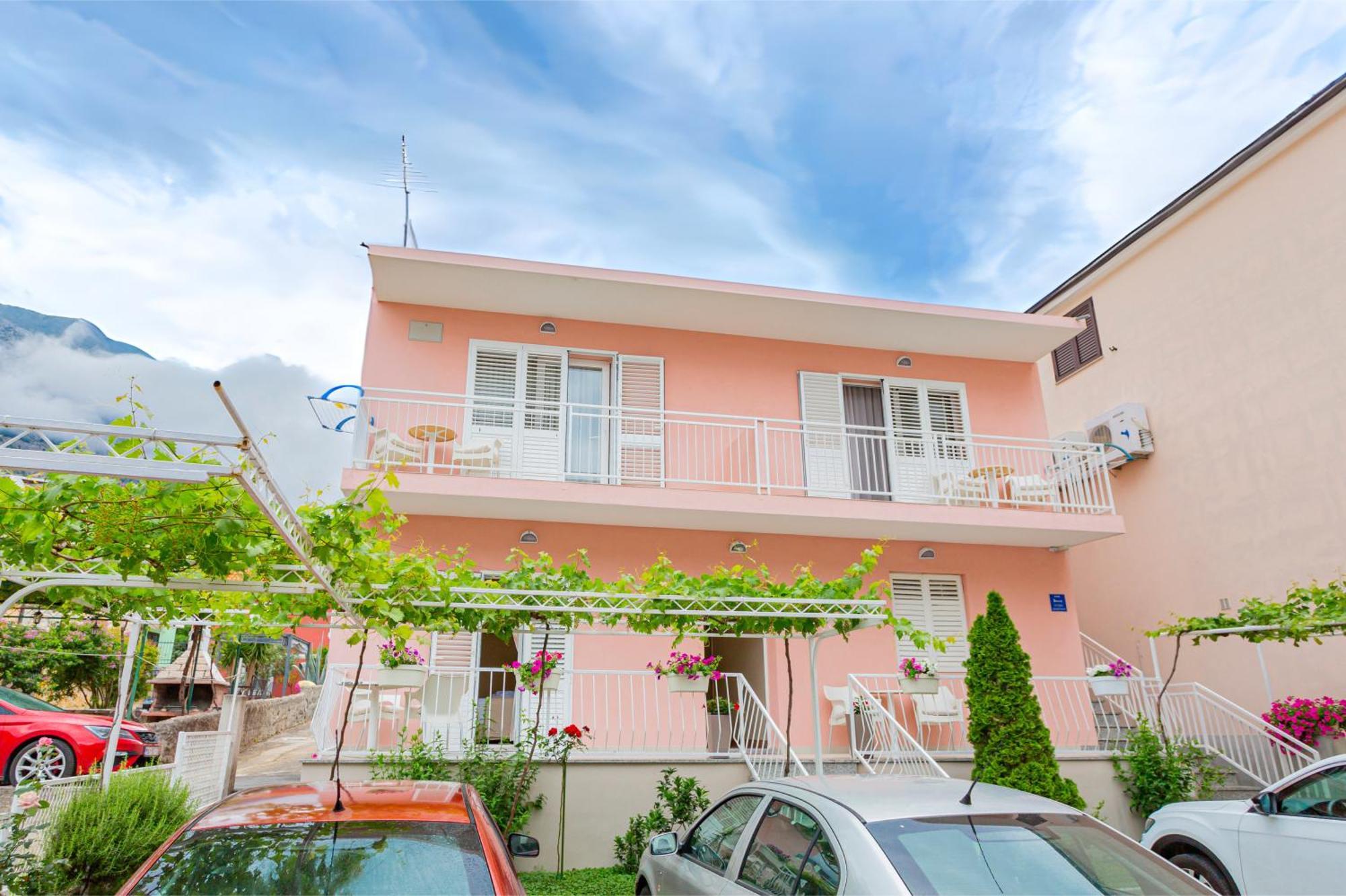 Baska Voda Apartments - Steps From The Beach, Free Parking, Central Location Екстериор снимка