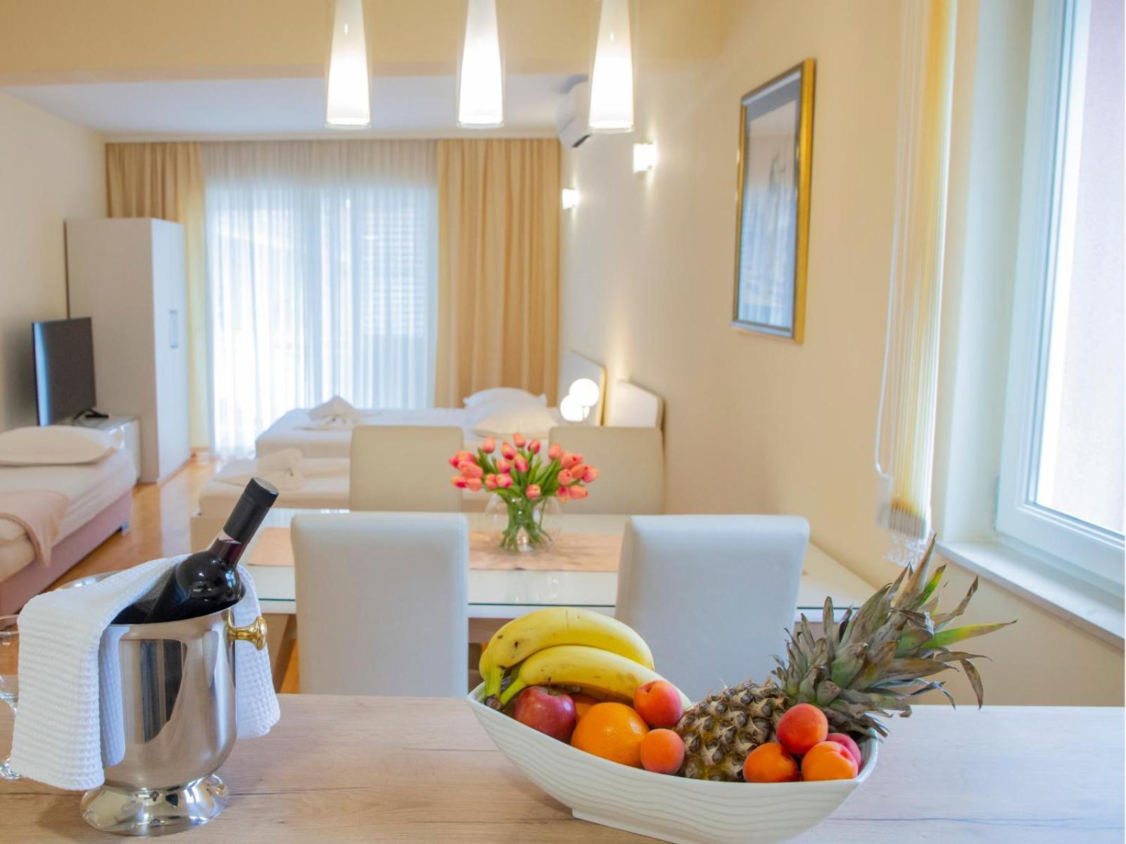 Baska Voda Apartments - Steps From The Beach, Free Parking, Central Location Екстериор снимка